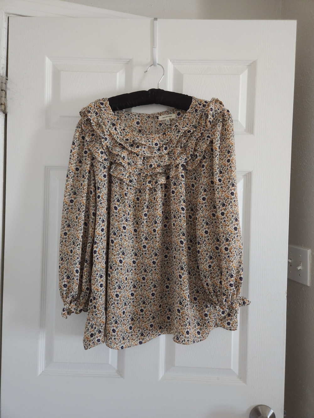 Women's Floral Ruffle Blouse - Beige/Navy
